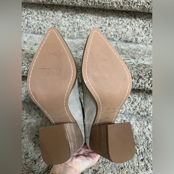NWOB Marc Fisher Suede Pointed Toe Ankle Boot Taupe Grey color Oshay size 4.5 - Picture 6 of 7